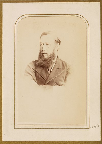 [Retrato de um homem]. de Hills and Saunders