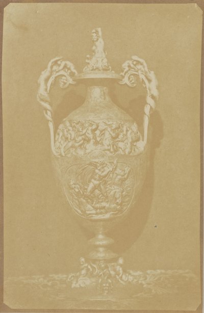 [Vaso ornamentado com pegas] de Hippolyte Bayard
