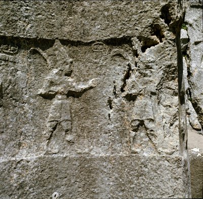 Baixo relevo com dois caracteres. Por volta de 1250-1220 BC. de Hittite