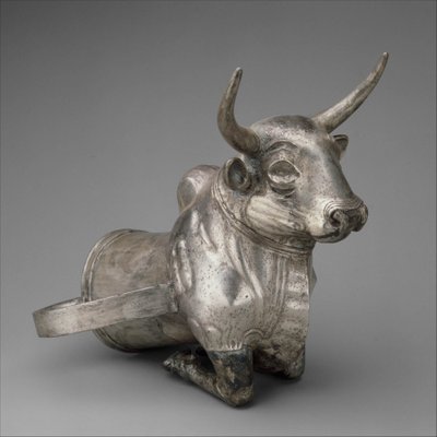 Vaso que termina na parte dianteira de um touro, c.1300 BC (prata) de Hittite