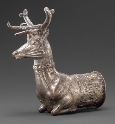 Vaso que termina na parte dianteira de um veado, c.1300 a.C. (prata, incrustação de ouro) de Hittite