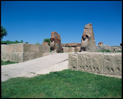 Vista da Porta da Esfinge de Hittite Hittite