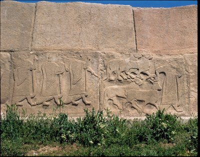 Vista da base dos relevos da Porta da Esfinge de Hittite Hittite