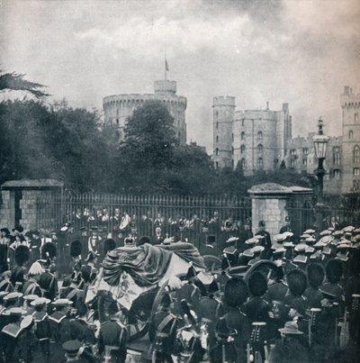 Carro funerário do rei Eduardo VII sendo arrastado para o terreno do Castelo de Windsor, 1910 1911 de Horace Walter Nicholls