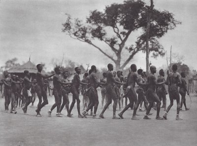 África: Dança Moru (fotografia a preto e branco) de Hugo Adolf Bernatzik