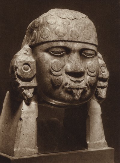 México: Cabeça de diorito da deusa Coyolxauhqui, Museu Nacional (fotografia a preto e branco) de Hugo Brehme