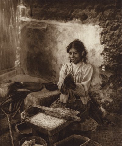 México: Cozinhar tortilhas de milho (fotografia a preto e branco) de Hugo Brehme