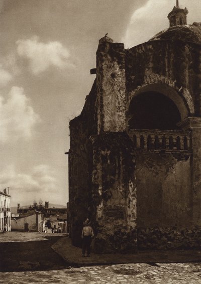 México: Cuernavaca, Vista parcial da Catedral (Fotografia p/b) de Hugo Brehme