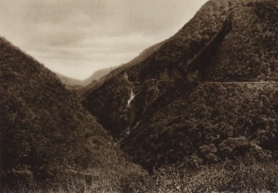 México: Las Canoas, linha de caminho de ferro e ravina de Tamasopo (fotografia a preto e branco) de Hugo Brehme