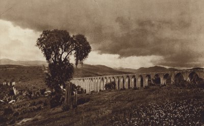 México: Antigo cano de água espanhol de Los Remedios (fotografia a preto e branco) de Hugo Brehme