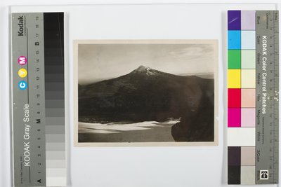 O Ixtalazíhuatl a partir do Popocatépetl, c.1920 (impressão de gelatina e prata) de Hugo Brehme