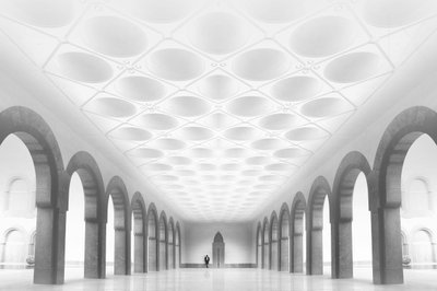 Grande Corredor com Arcos de Hussain Buhligaha