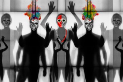Reflexão sobre as Figuras Encapuzadas de Igor Shrayer