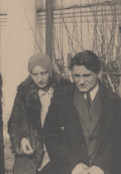 Serafima Suok-Narbut e Yury Olesha no funeral de Vladimir Mayakovsky, de Ilya Arnoldovich Ilf