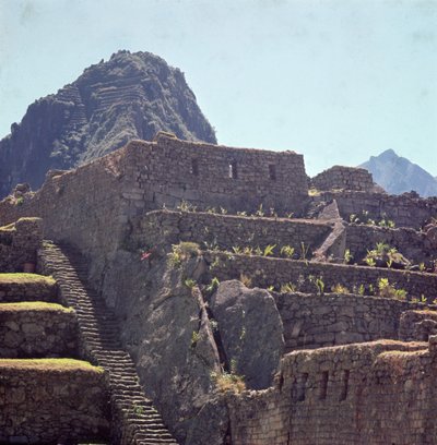 Ruínas de edifícios de terraço da cidadela em Machu Picchu de Incan