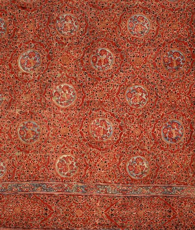 Tecido com padrão floral e roundels dentro de quadros (algodão) de Indian School