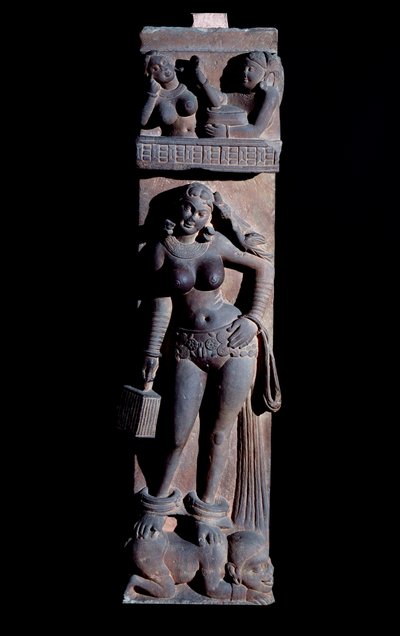 Hinduísmo: representação de um espírito Yakshini (Yaksi) da natureza, segurando uma gaiola e um papagaio, ela fica em cima de um anão - (Um Yaksi com um papagaio e uma gaiola, ela fica em cima de um anão) Escultura de Mathura, gres (escultura de Mathura, a de Indian School