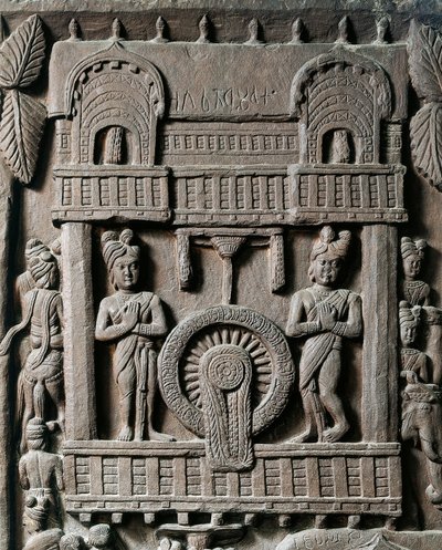 Arte indiana, hinduísmo: baixo relevo representando a última visita do rei Prasenjit II a Gautama Buda (Buda). Século II a.C. Calcutá, Museu da Índia de Indian School