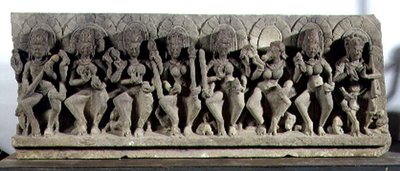 Lintel representando Siva e as Sete Deusas-Mãe, dinastia Gurjara-Pratihara, Allahabad (pedra) de Indian School
