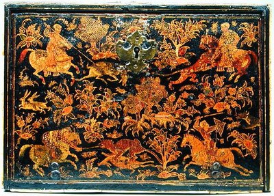 Lado de uma escrivaninha que descreve a nobreza caçada, século XVII (madeira laqueada) de Indian School