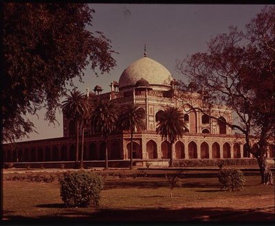 Túmulo de Humayun (1507-56), construído 1570 (foto) de Indian School