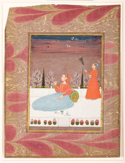 Mulher sentada em um terraço com um atendente com um chauri, c.1735 (wc opaca e ouro sobre papel) de Indian School