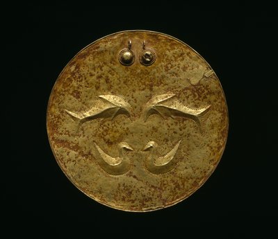 Ceremonial Pectoral Disk (Karse), povos Molucas, início do século XIX (ouro) de Indonesian School