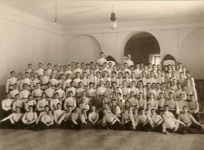 Grão-duque Constantine Constantinovich da Rússia no Cadet Corps, Poltava, c1870s. de Iosiph Khmelevsky
