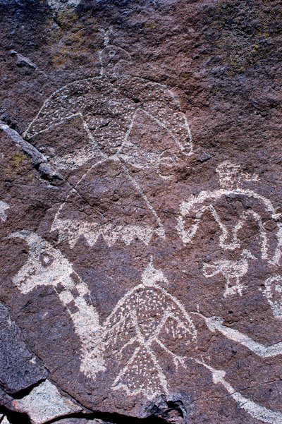 Gravuras rupestres Anasazi encontradas no Novo México. de Ira Block
