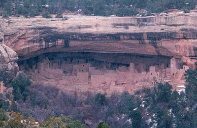 Cliff Palace, no Parque Nacional de Mesa Verde, localizado no canto sudoeste do país... de Ira Block