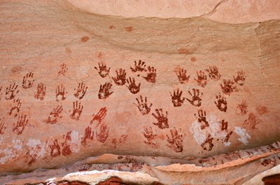 Arte rupestre dos Anasazi e de outros povos primitivos das Quatro Colinas. de Ira Block