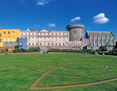 Castelo de Dublin, vista dos jardins de Irish School