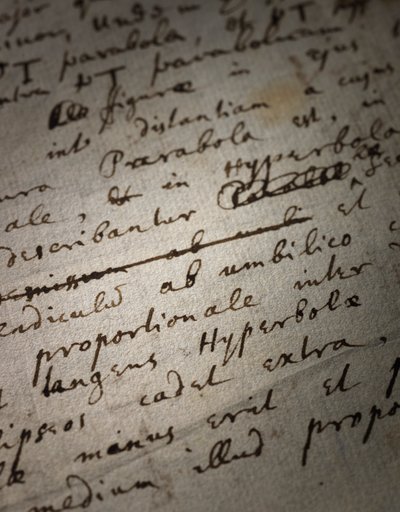 Duas páginas de revisões do Principia Mathematica de Isaac Newton