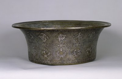 Bacia com o nome de Sultan Al-Malik Al-Adil (1143-1218) Período de Ayyubid, 1238-40 (prata e cobre) de Islamic School