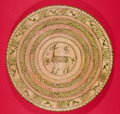 Prato decorado com um burro, do Irã, Período Seljúcida, do século XII ao XIII (cerâmica) de Islamic School