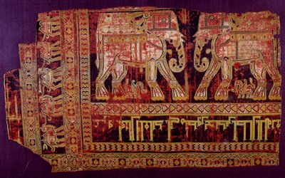 Arte islâmica: Sudário de São Josse. Tecido de seda, 901 AD. Da abadia de São Josse, Khorasan, Chorasan ou Khurasan. Herat, Afeganistão moderno. Paris, Museu do Louvre. de Islamic School