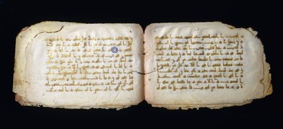Páginas de um Alcorão "um fólio, século IX de Islamic School