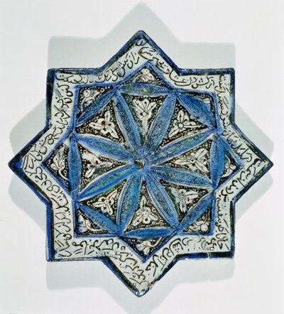 Telha dourada folheada em forma de estrela em forma de estrela no estilo de Takht-e Solaiman, do século XIII a XIV (cerâmica) de Islamic School