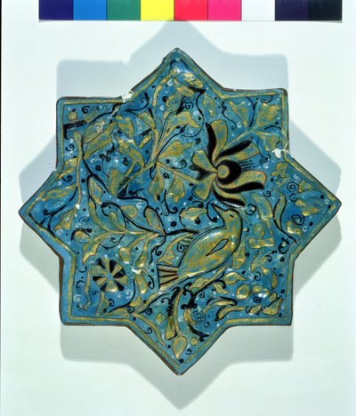 Telha dourada folheada em forma de estrela em forma de estrela no estilo de Takht-e Solaiman, do século XIII a XIV (cerâmica) de Islamic School