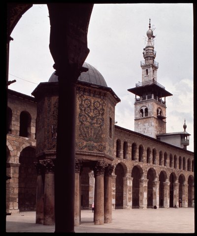 A Mesquita Umayyad, também conhecida como a Grande Mesquita de Damasco (Fotografia) de Islamic School