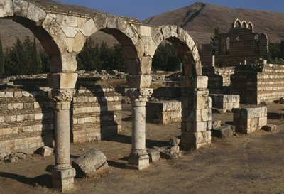 Vista de uma colunata, período omíada (661-750) de Islamic School