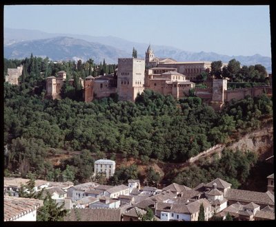 Vista da fortaleza e do palácio de Alhambra de Islamic School