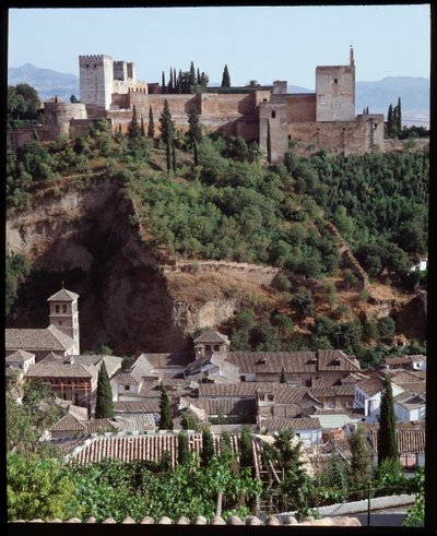 Vista da fortaleza e do palácio de Alhambra de Islamic School