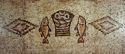 Mosaico bizantino representando peixes e pães (azulejos de cerâmica) de Israeli School
