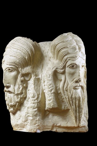 Fragmento de um busto com três cabeças representando a Trindade, da Igreja da Anunciação em Nazaré de Israeli School