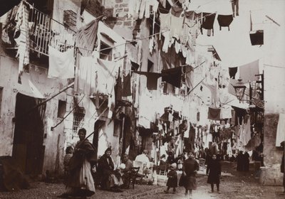 Uma rua característica em Palermo, 1920 de Italian Photographer