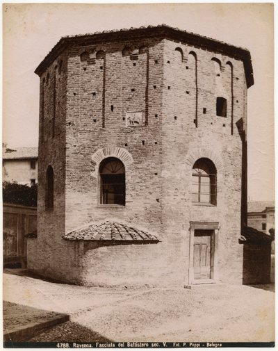 Baptistério de Neon ou Baptistério Ortodoxo, Ravenna, Emilia-Romagna, Itália, fotografia de Pietro Poppi, Bolonha, ca 1900 de Italian Photographer