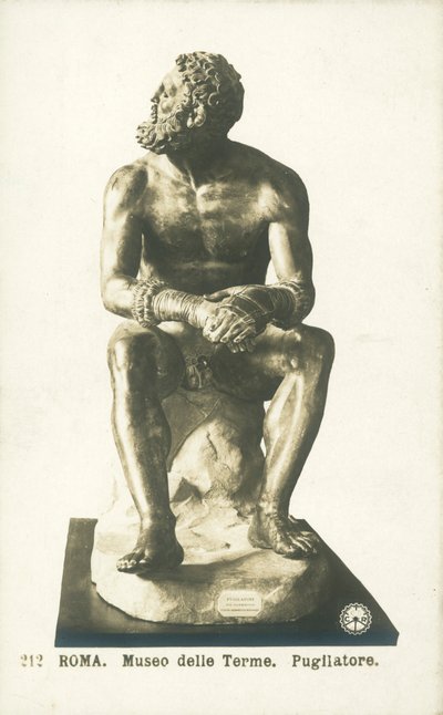 Boxer em repouso, Palazzo Massimo alle Terme, Roma (fotografia a preto e branco) de Italian Photographer