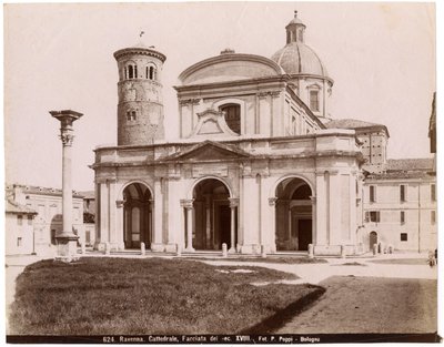 Catedral da Ressurreição de Nosso Senhor Jesus Cristo, Ravenna, Emilia-Romagna, Itália, fotografia de Pietro Poppi, Bolonha, ca 1900 de Italian Photographer