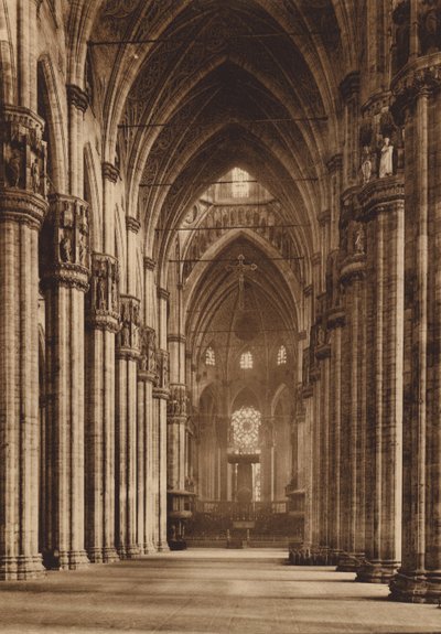 Duomo di Milano: Interior, Nave Central (fotografia a preto e branco) de Italian Photographer